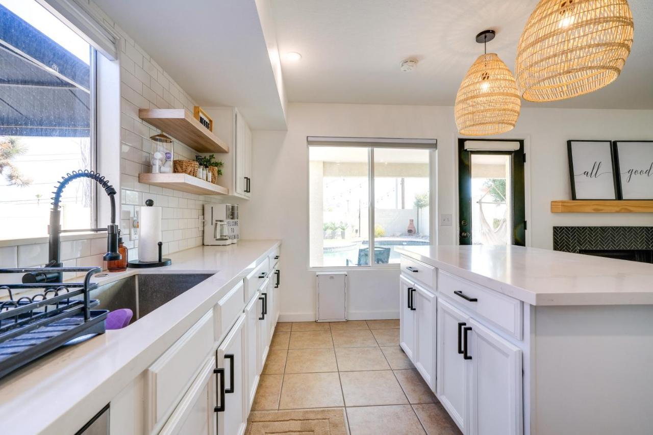Luxury Hideaway With Private Pool And Views!